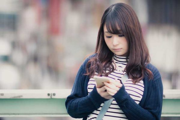 ほうれい線が老け顔を作る?ほうれい線の原因と対策